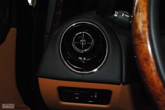 2010款捷豹XJ全景奢华版车辆内饰