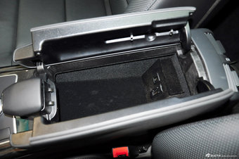 2012款奔驰E级实拍