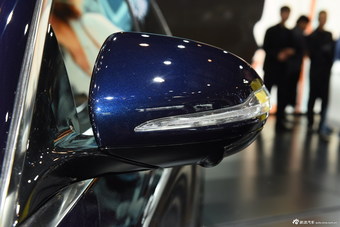 全新奔驰E级长轴距车型北京车展首发