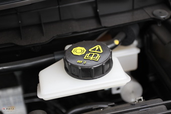 发动机、底盘悬挂及后备箱