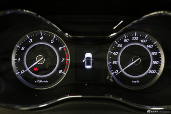 2015款宝骏560 1.8L手动精英型