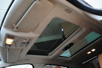 2010款捷豹XJ全景奢华版车辆内饰