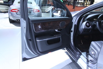 捷豹XJ全景商务车