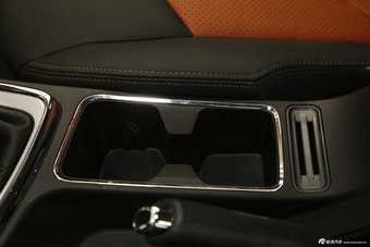 2015款宝骏560 1.8L手动精英型