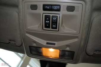 2010款捷豹XJ全景奢华版车辆内饰