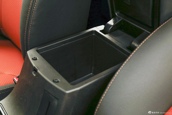 2015款宝骏560 1.8L手动精英型