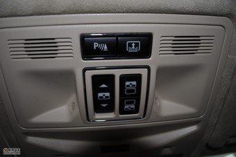 2010款捷豹XJ全景奢华版车辆内饰