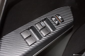 2013款丰田RAV4 2.5L自动四驱豪华版