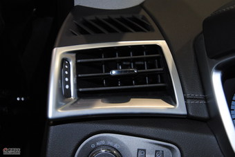 2012款凯迪拉克SRX 3.0L精英型