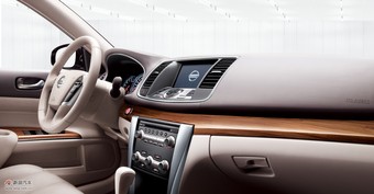 2011款天籁内饰