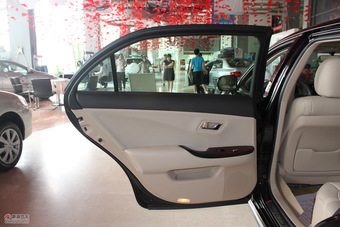 2010款新皇冠2.5L V6天窗导航版