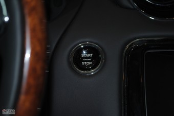 2010款捷豹XJ全景奢华版车辆内饰