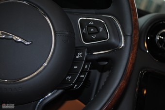 2010款捷豹XJ全景奢华版车辆内饰