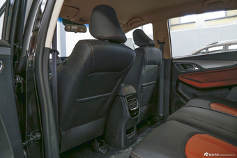 2015款宝骏560 1.8L手动精英型