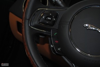 2010款捷豹XJ全景奢华版车辆内饰