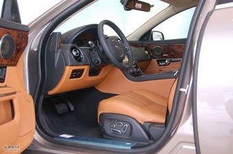 捷豹XJ内饰