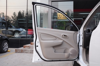 2014款启辰R30 1.2L手动优享版