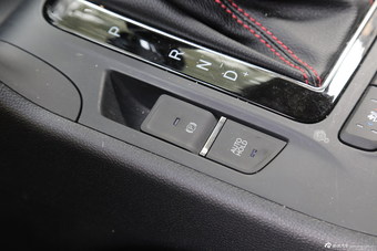 2015款长安CS75 1.8T自动四驱尊贵版