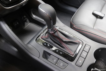 2015款长安CS75 1.8T自动四驱尊贵版