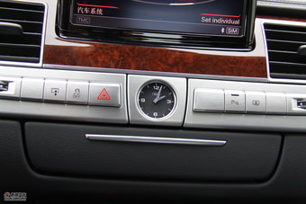 2011款A8L内饰