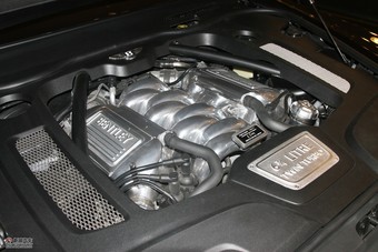 6.75升V8双涡轮增压发动机