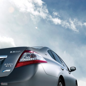 2011款天籁公爵外观