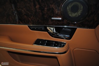 2010款捷豹XJ全景奢华版车辆内饰
