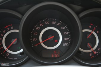 2010改款奇瑞A3内饰