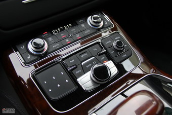 2011款A8L内饰