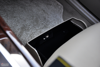 2011款奔驰E200 CGI优雅型空间