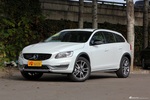 2016款沃尔沃V60 Cross Country 2.5T T6 AWD 冰雪白