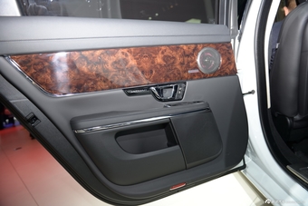 2014年第12届广州国际车展 图为：捷豹XJL剑桥限量版