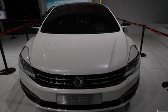 2014年第12届广州国际车展 图为：风神L60