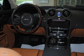 2010款捷豹XJ全景奢华版车辆内饰