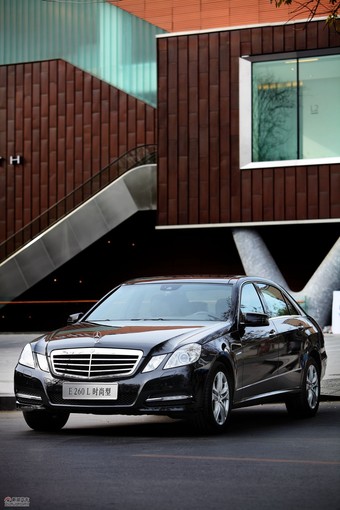 奔驰E260L CGI时尚型
