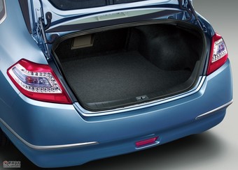 2011款天籁后备箱