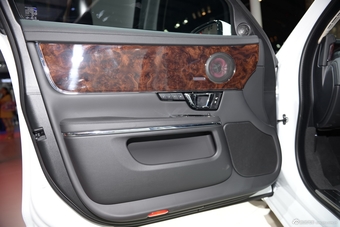 2014年第12届广州国际车展 图为：捷豹XJL剑桥限量版