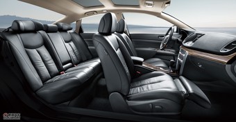 2011款天籁公爵内饰