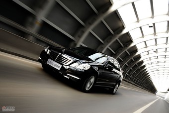 奔驰E260L CGI时尚型