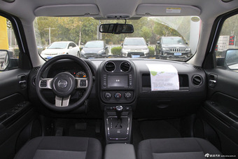 2011款Jeep自由客2.4L自动豪华版图片