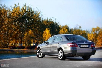 奔驰E260L CGI时尚型
