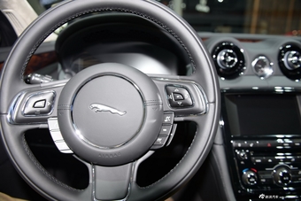 2014年第12届广州国际车展 图为：捷豹XJL剑桥限量版