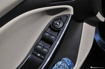 2012款福特新福克斯
