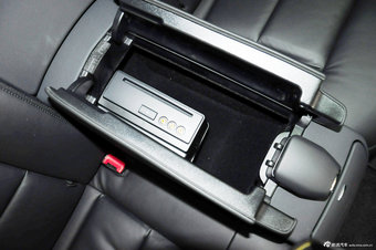 2012款奔驰E级实拍