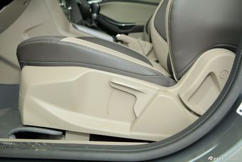 2012款福克斯两厢1.6L手动风尚型
