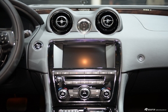 2014年第12届广州国际车展 图为：捷豹XJL剑桥限量版