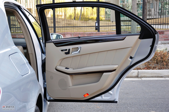 2011款奔驰E200 CGI优雅型内饰