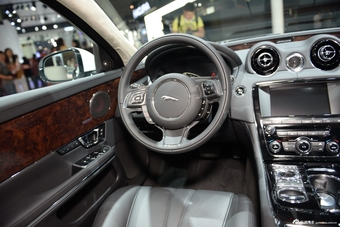 2014年第12届广州国际车展 图为：捷豹XJL剑桥限量版