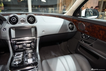 2014年第12届广州国际车展 图为：捷豹XJL剑桥限量版