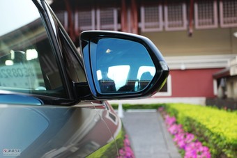 2011款别克GL8豪华商务车3.0 XT外观图片